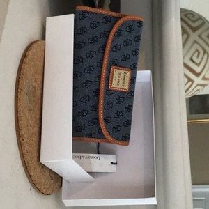 Dooney & Bourke wallet